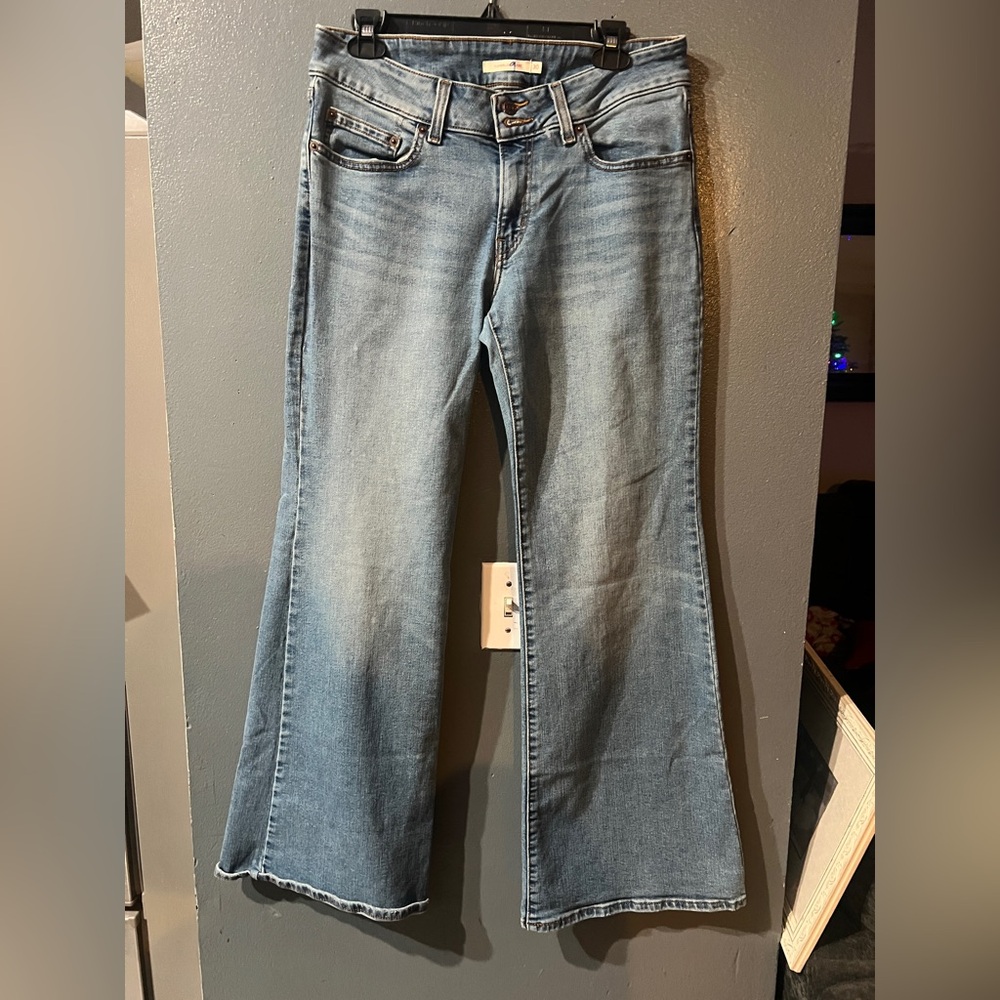 Levi’s low rise flare jeans - Picture 2 of 5